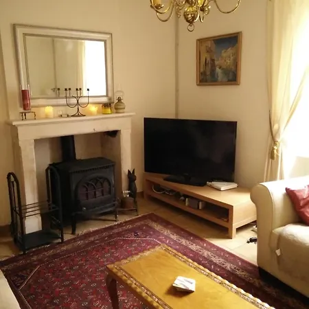 Homestay La Maison Bleue *
