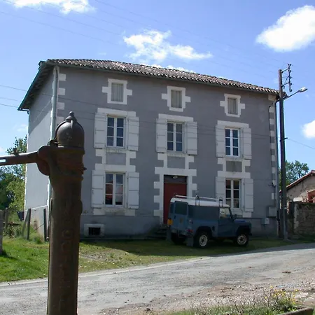 홈스테이 La Maison Bleue Exideuil-sur-Vienne