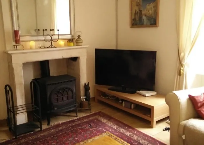 Homestay La Maison Bleue *